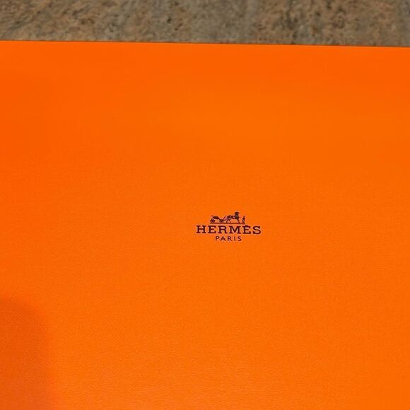 NWOT Hermes sweater box. No sweater just box - Picture 4 of 8